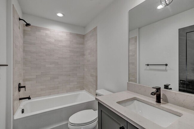 Building Photo - 4 Bed for Rent in Edison Park- The Nations!