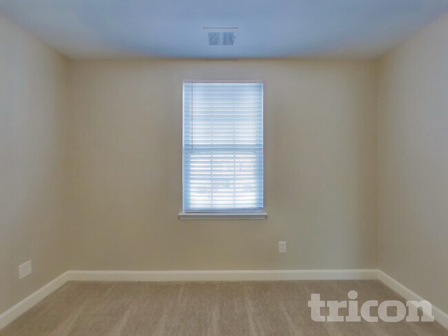 Building Photo - 825 Old Forester Ln