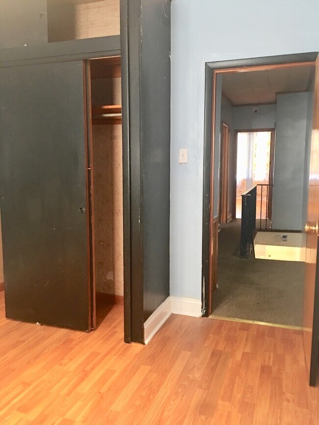 Building Photo - Beautiful 3-Bed/1-Bath Townhouse in Girard Estates/East Passyunk! Available Mid-August!