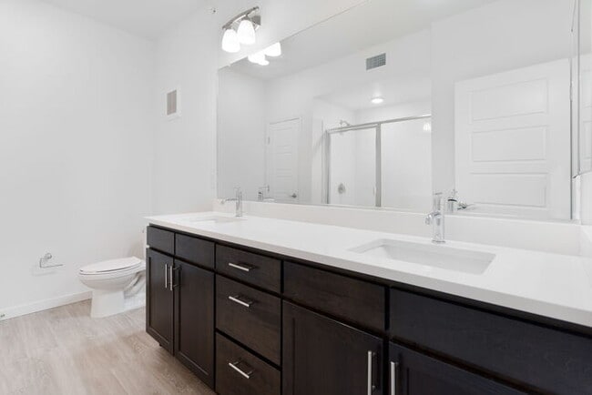 Building Photo - Gorgeous 2 beds 2 baths in Parker!