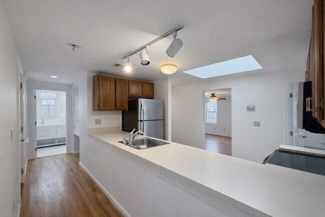 Building Photo - 78 Dalby St