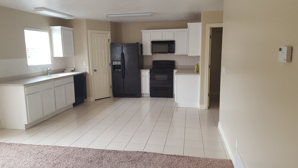 Building Photo - 152 S 1100 W