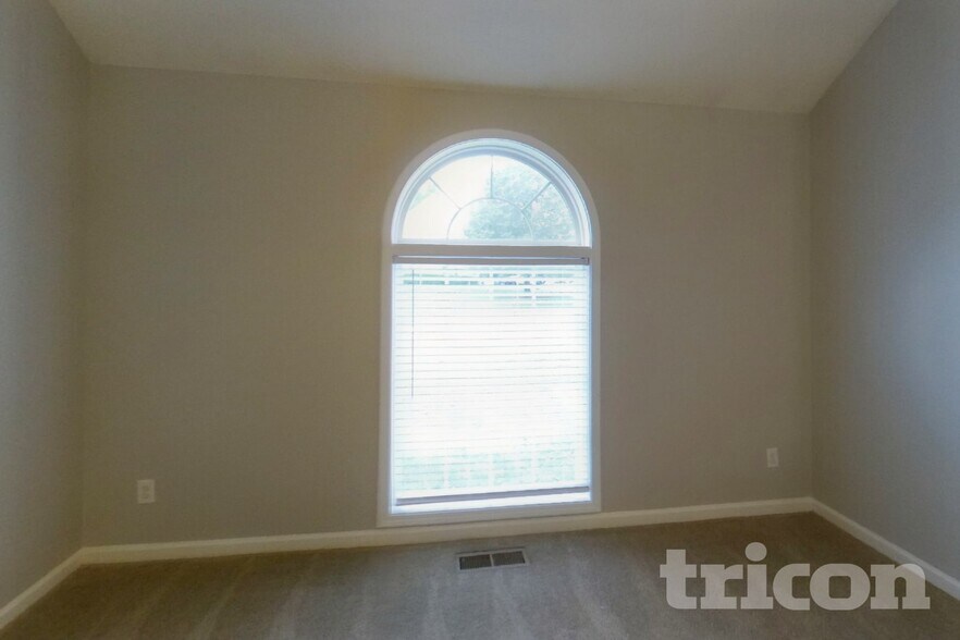 Building Photo - 7222 Brittany Way