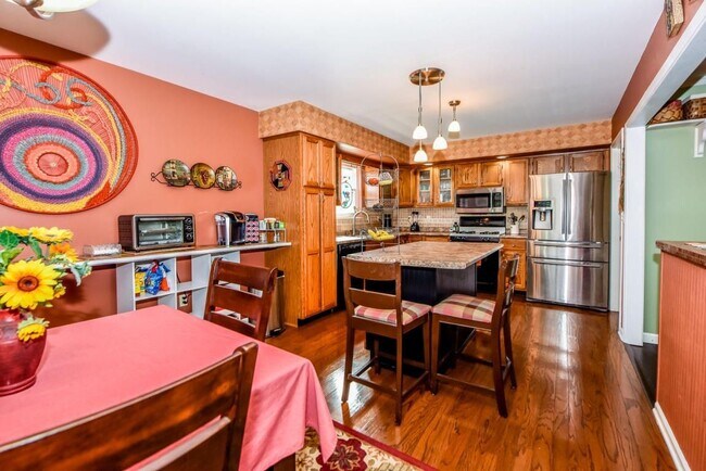 Building Photo - Maryville 37803 - 3 bedroom home with bonus room - Contact Tom Parry (865) 607-3649