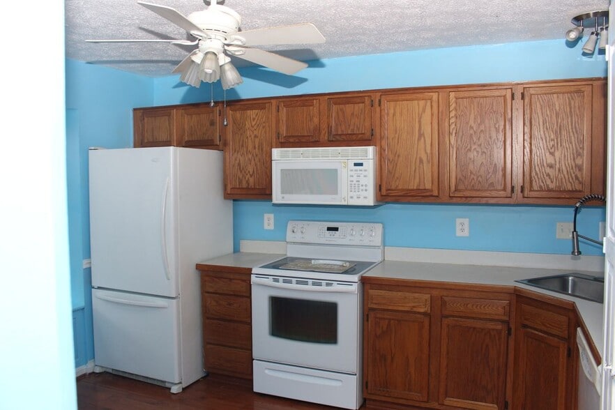 Building Photo - 301 Shaw Ct
