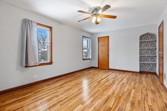 Building Photo - 9108 S Utica Ave