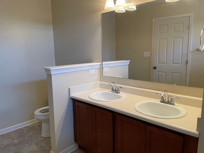 Building Photo - Charming 3 Bed 2 Bath Raeford Home with Fenced Backyard