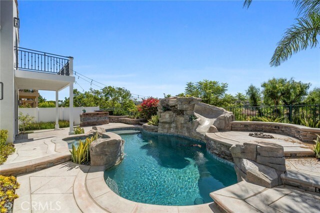 Building Photo - 55 Via Sonrisa