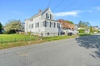 Building Photo - Sunny & Bright Updated 2 BA / 1 Ba Home in Dartmouth
