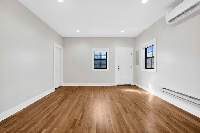 Building Photo - 1735 W Cullerton St