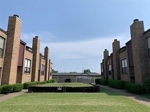 Building Photo - 4825 Diaz Ave