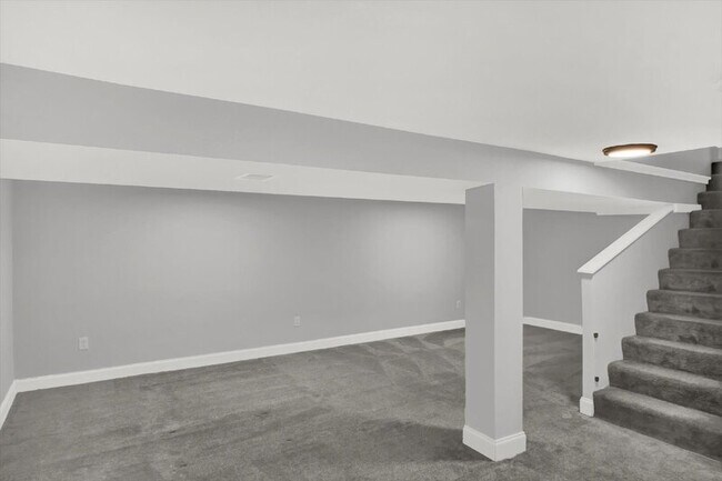 Building Photo - 10523 Howard Ave