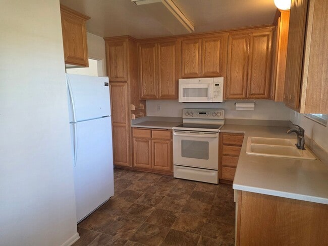 Building Photo - 55+ Hueneme Bay Community in Port Hueneme - 2+2 w/ garage $2700