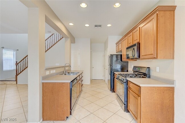 Building Photo - 9408 Santana Siesta Ave