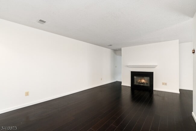 Building Photo - 11 Colton Cir