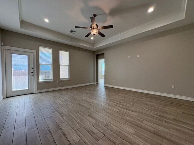 Building Photo - DCR602