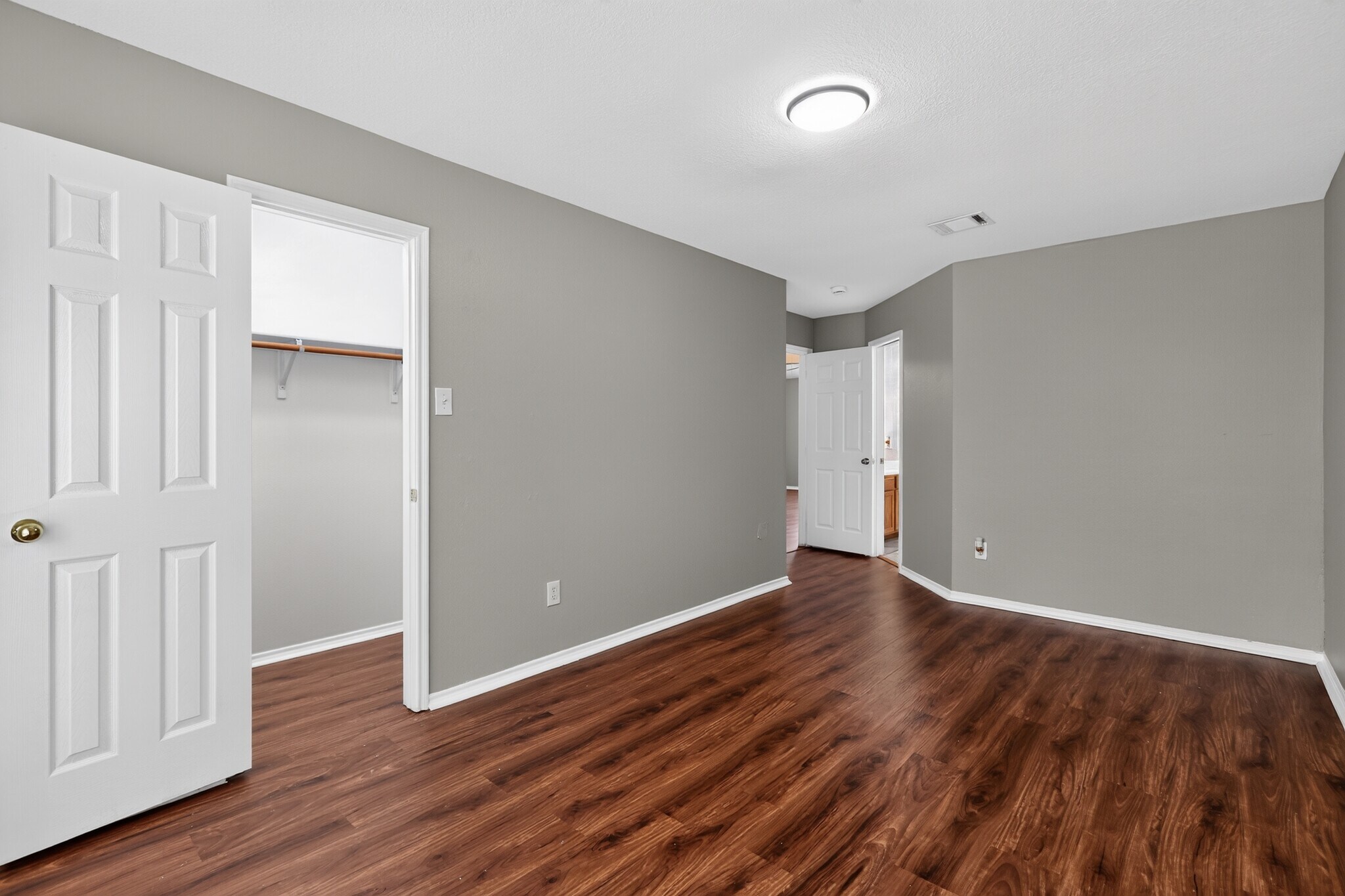 Building Photo - 217 Pinewood Trl