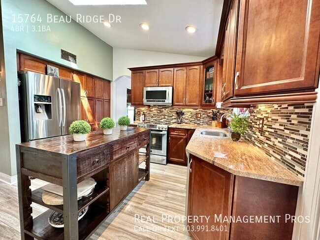 Building Photo - 15764 Beau Ridge Dr