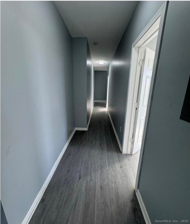 Building Photo - 413 E Main St