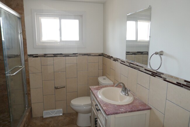 Building Photo - 5 E Judith Ann Dr