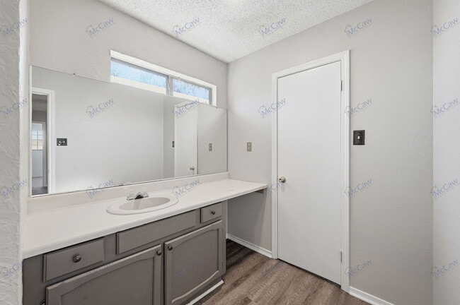 Building Photo - 1069 W Hills Terrace