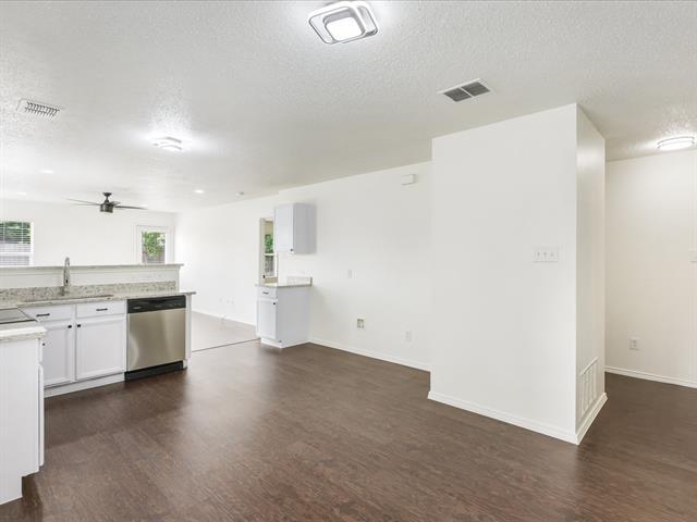 Building Photo - 4816 Waterford Dr
