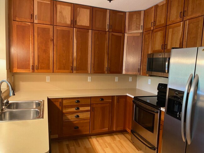 Kitchen - 3251 Louisiana Ave S