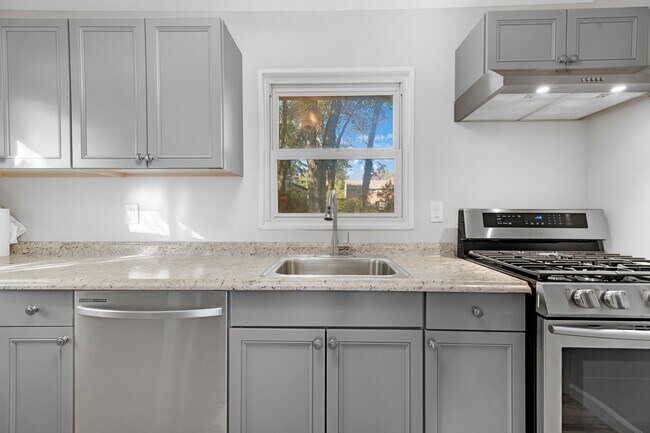 Building Photo - 6112 The Parkway