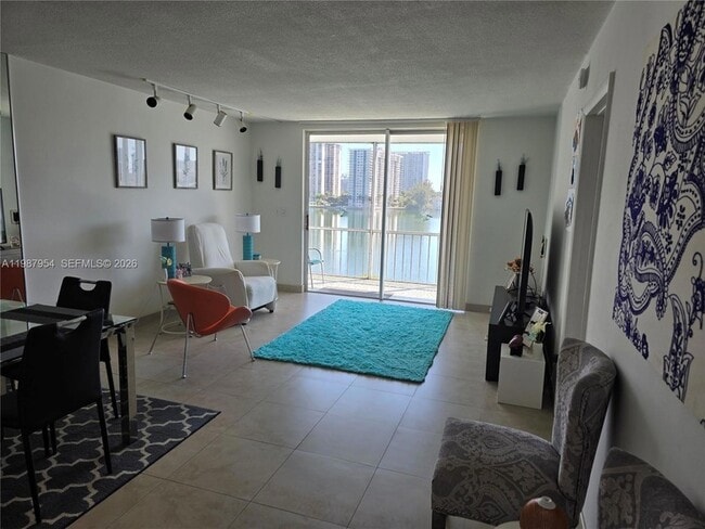 Building Photo - 2861 Leonard Dr