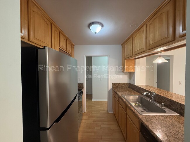 Building Photo - 236 E Surfside Dr