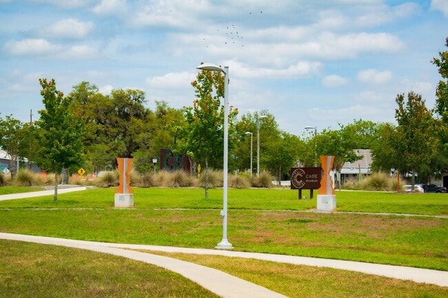 Building Photo - NOW LEASING FOR FALL 2026