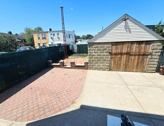 Building Photo - 72-29 66th Rd