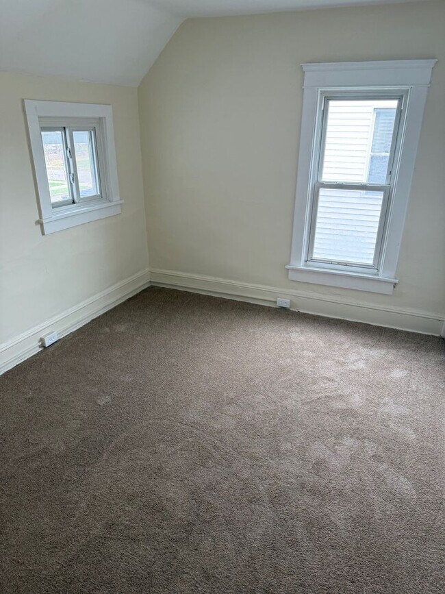 Building Photo - 149-151 2nd St SW