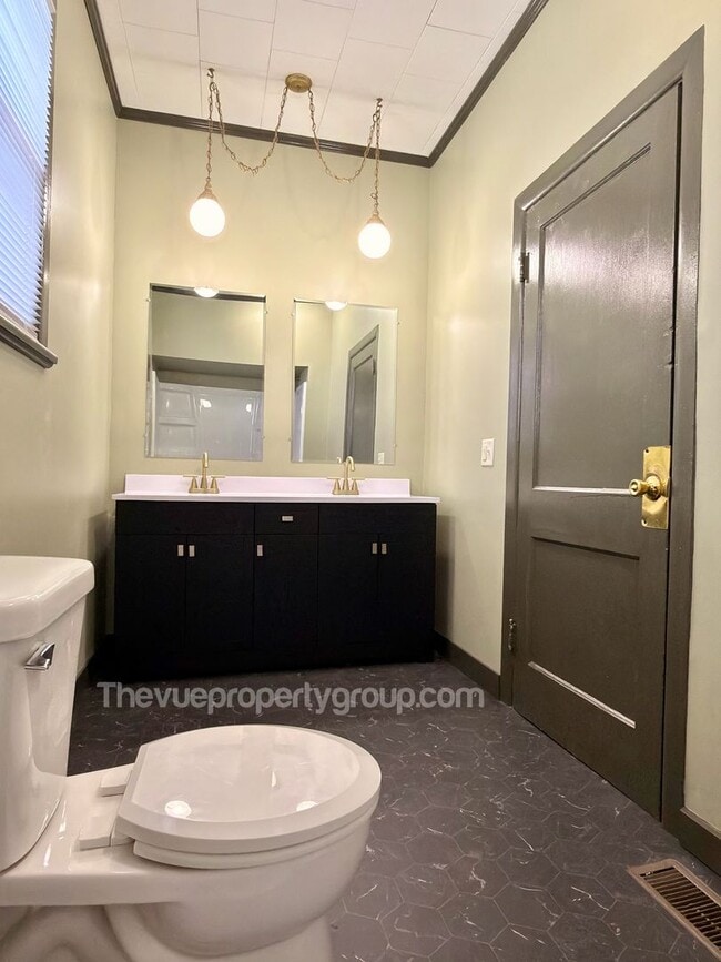 Building Photo - Charming Three-Bedroom with Garage & Fenced Yard