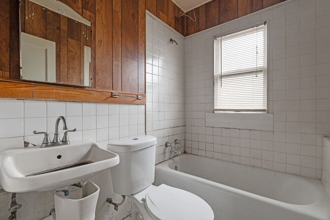 Building Photo - 5451 Genevieve Ave