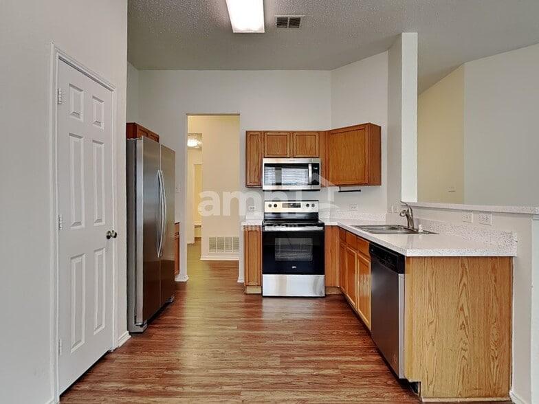 Building Photo - 2043 Wildwood Dr