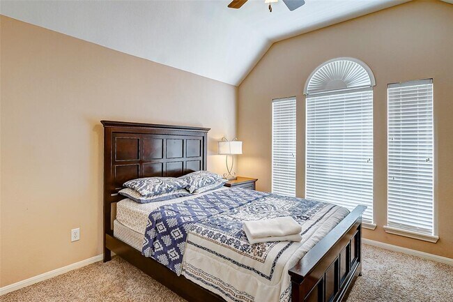 Building Photo - 2143 Hill Canyon Ct