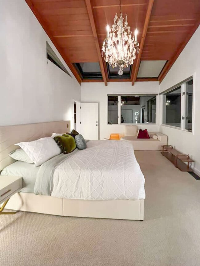 Building Photo - 522 Cascade Dr