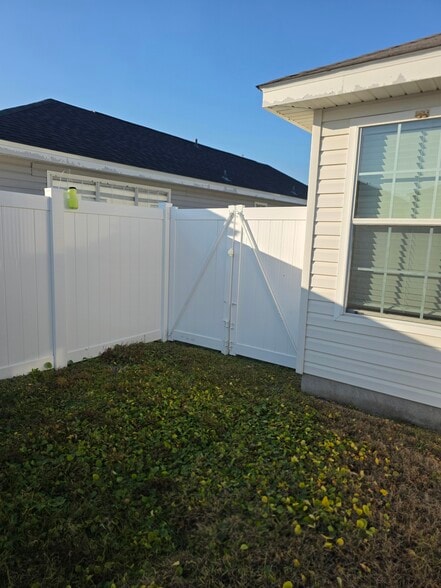 Backyard double gate - 5577 Centerbrook Pl
