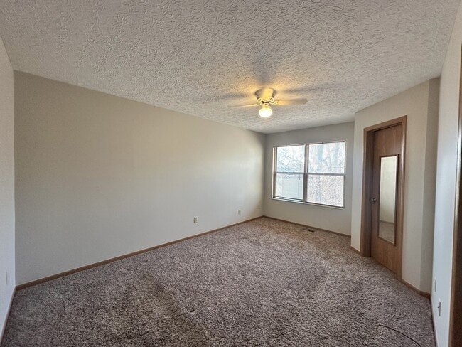 Building Photo - 4049 Sandy Ridge Dr