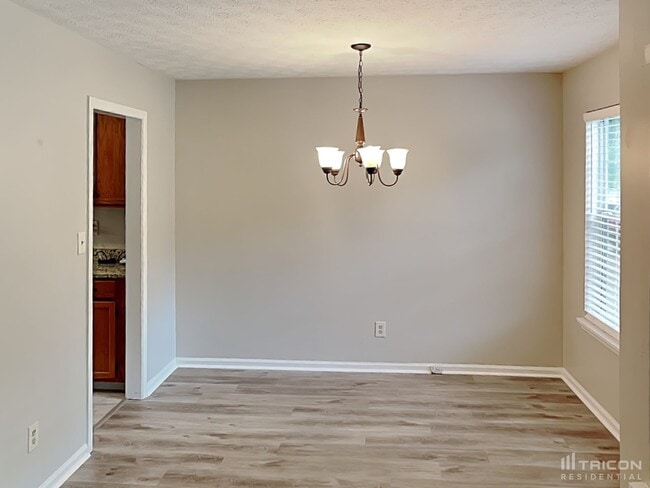 Building Photo - 175 White Pines Dr