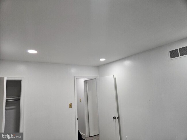 Building Photo - 55 Holly Dr