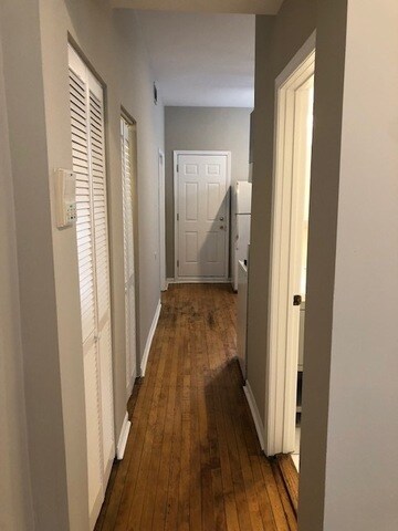 Building Photo - 1107 N Western Ave