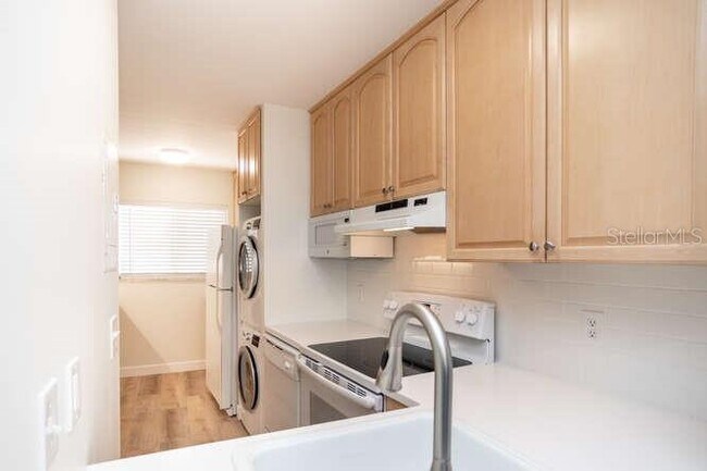 Building Photo - 1361 Snell Isle Blvd NE