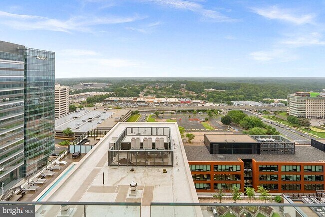 Building Photo - 1650 Silver Hill Dr