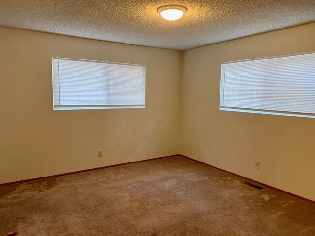 Building Photo - 3 bed 2 bath Monterey Home For Rent
