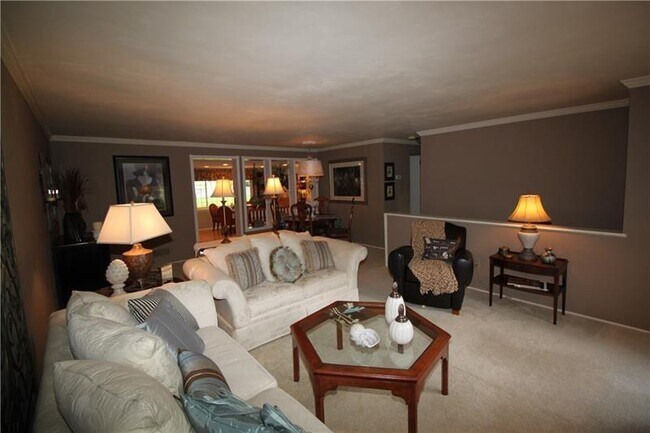 Building Photo - 3753 Evergreen Dr