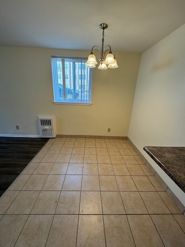 Building Photo - 689 Snelling Ave S