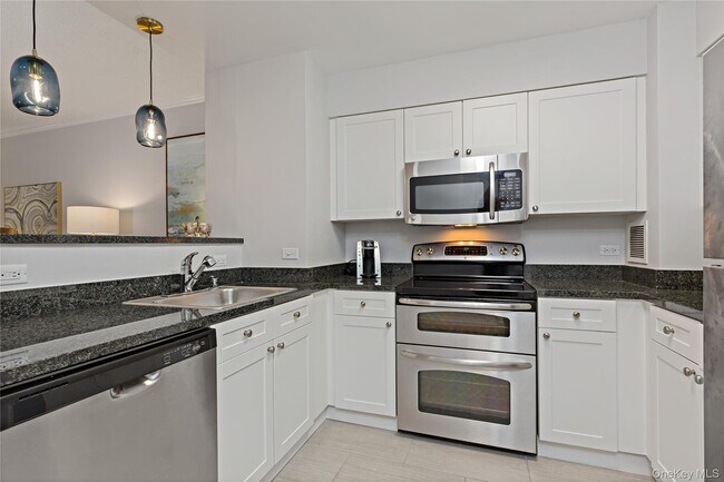 Building Photo - 300 Mamaroneck Ave