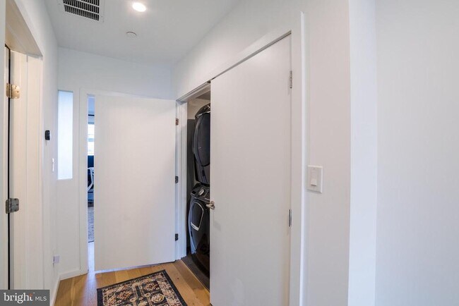 Building Photo - 1705 Annin St